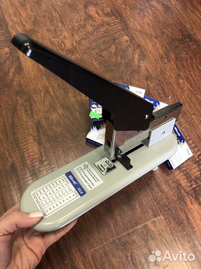 Степлер KW-Trio 50LB до 210 листов