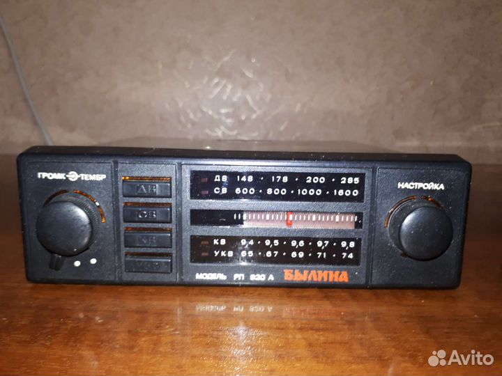 Автомобильный радиоприемник 