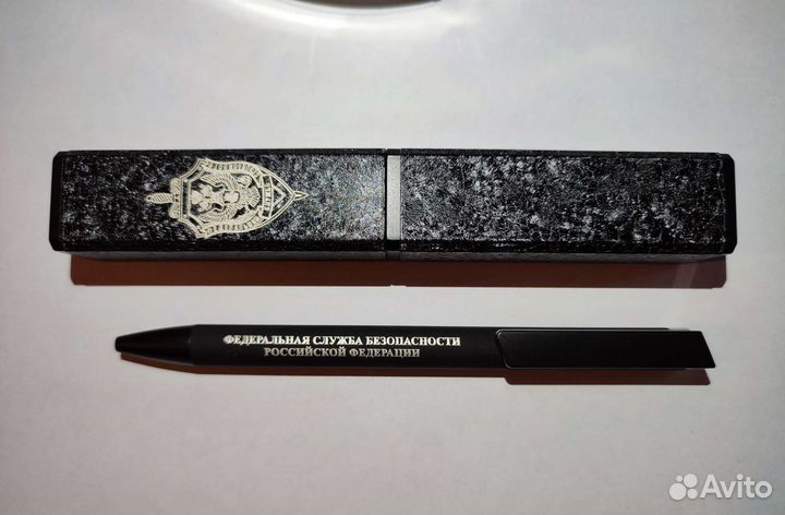 Ручка шариковая в текстурном футляре