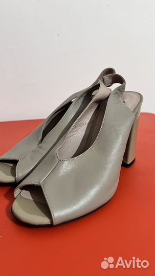 Босоножки женские