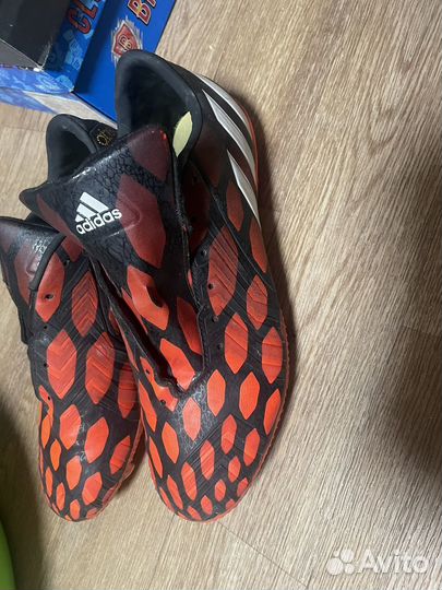 Футбольные бутсы adidas