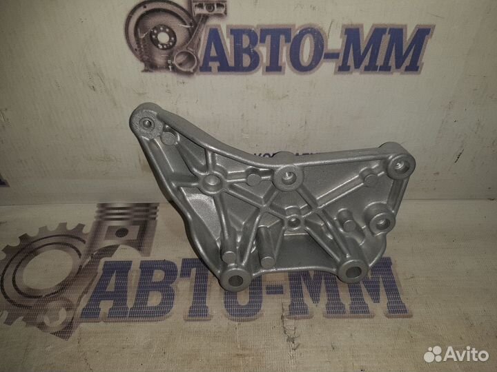 Кронштейн двигателя Мерседес ом651