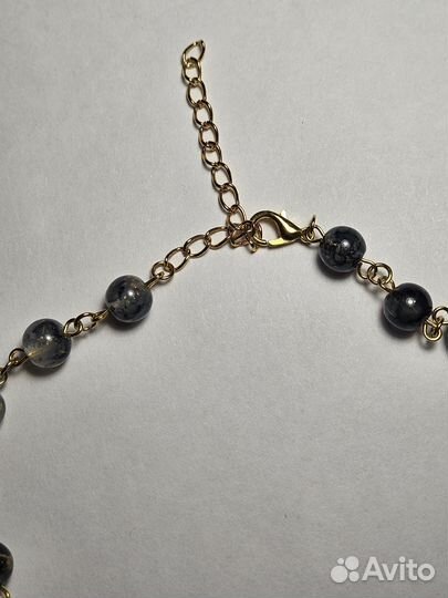 Колье из бусин