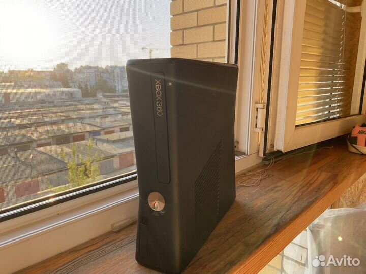 Xbox 360 Slim Kinect 250GB freeboot