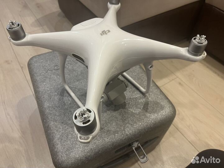 Квадрокоптер DJI phantom 4 pro