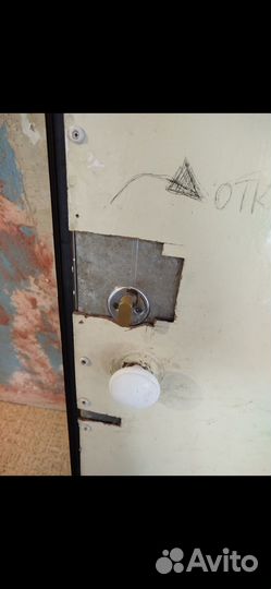 Продается дверь металлическая с коробкой