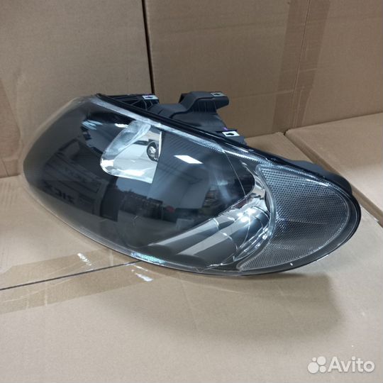Фары на Chrysler Voyager 4 01-07г