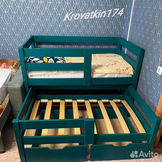 Выдвижная двухъярусная кровать из массива