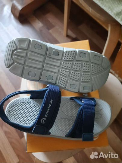 Сандали новые