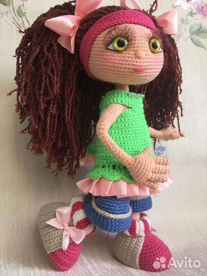 Вязаная кукла ручной работы