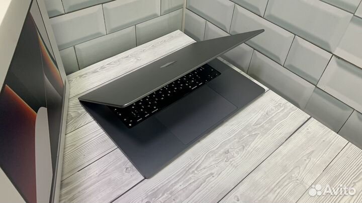 MacBook Pro 16“ 2021 — M1 Max, 32/512, 16 циклов