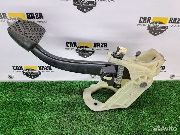 Педаль тормоза BMW 4