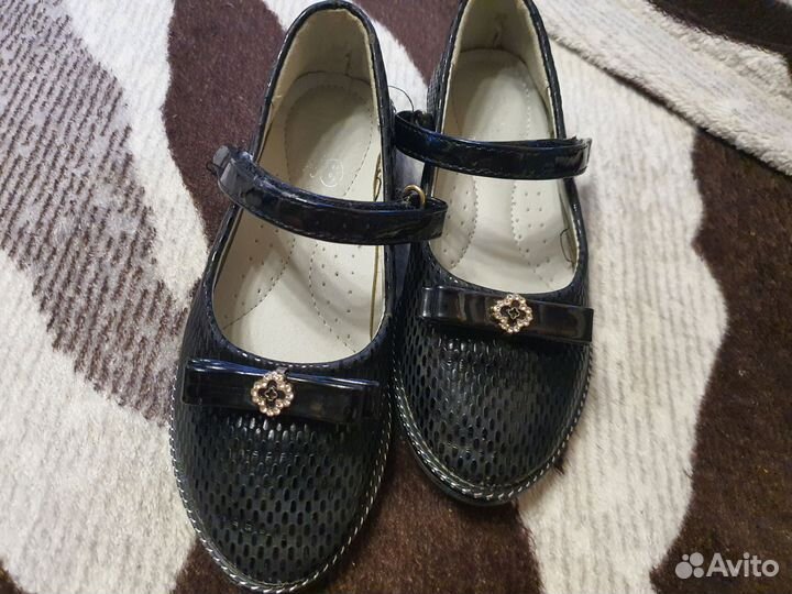 Туфли для девочки 27 размер белые черные
