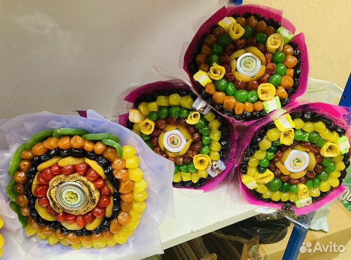 Подарки и букеты из сухофруктов и орехов