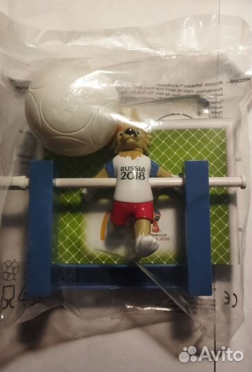Игрушки из хеппи мил футбол Забивака Пингвин 2018