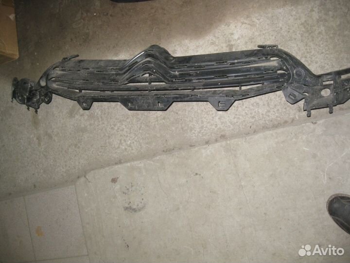 Решетка радиатора Citroen C4