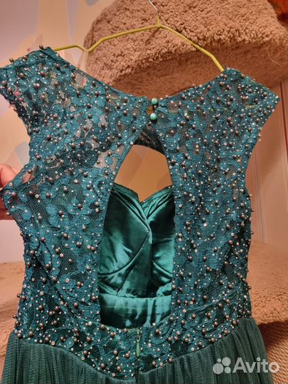 Вечернее платье бутылочного цвета