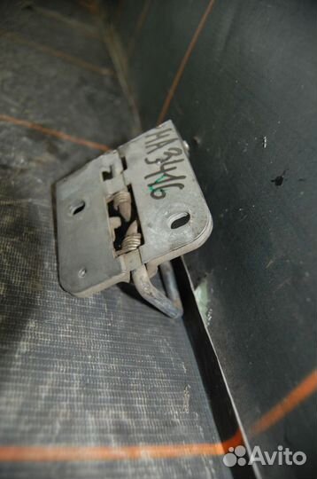 Верхняя часть замка капота - Skoda Rapid