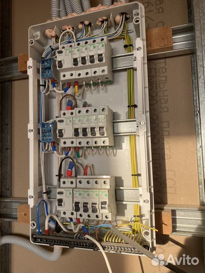 Электромонтажник