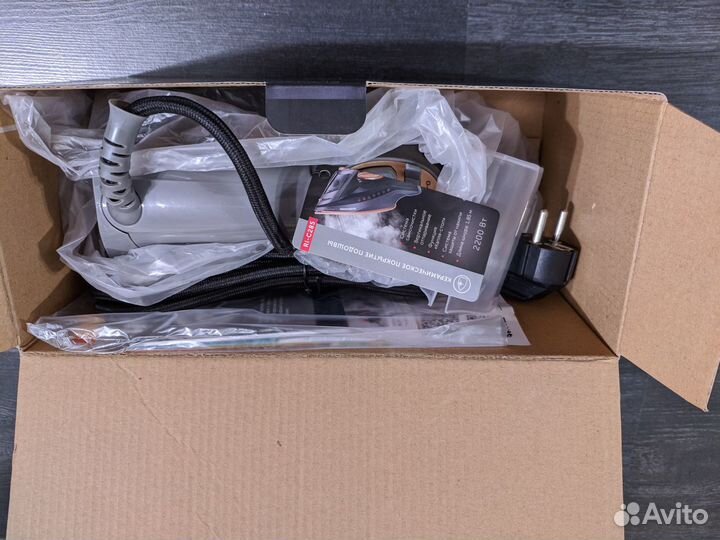 Совершенно новый утюг Redmond RI-C285 в упаковке