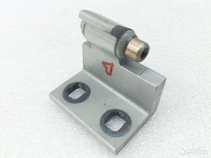 Петля двери передняя левая Bmw X5 E53 2005