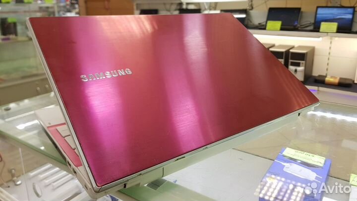 Ноутбук Samsung NP300V5A Core i3/ 4 Gb