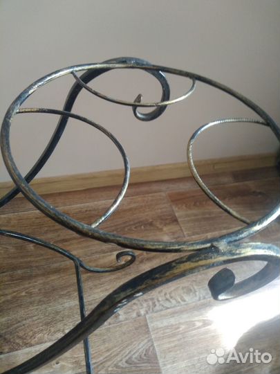 Подставка для большого цветка. Металл