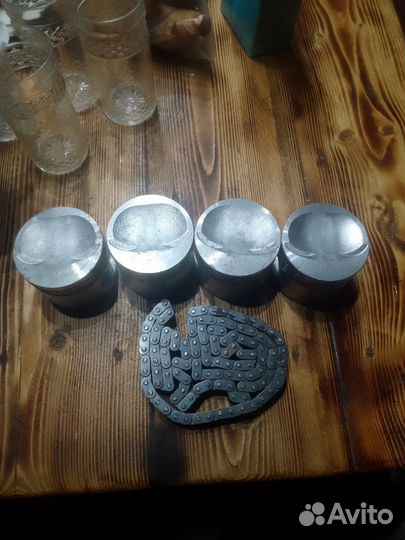 Поршня и цепь