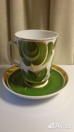 Бокал с блюдцем