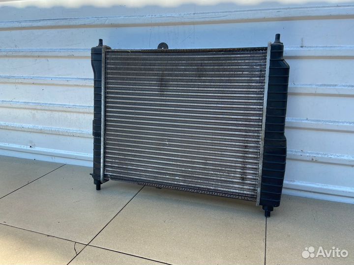 Радиатор охлаждения Chevrolet Авео Т200