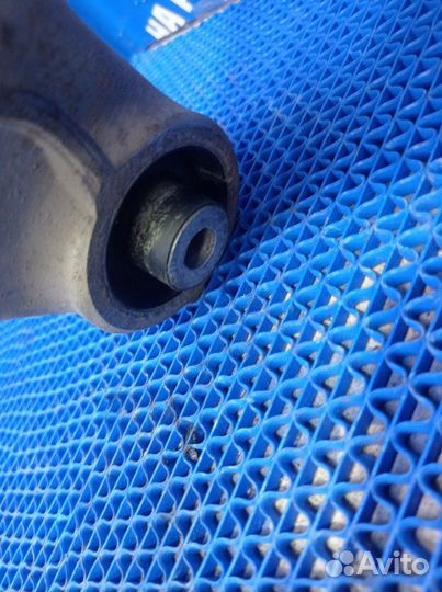 Задний левый рычаг Bmw E65 седан 2004