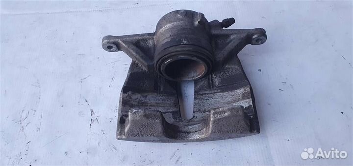 Суппорт передний правый Volkswagen Tiguan 2020