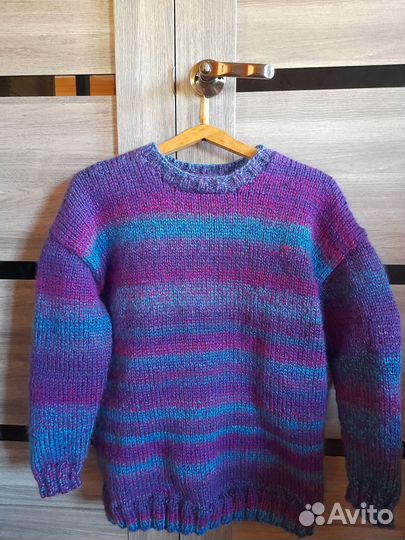Продаётся свитер женский