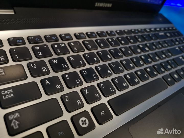 Ноутбук Samsung для офиса и дома на SSD