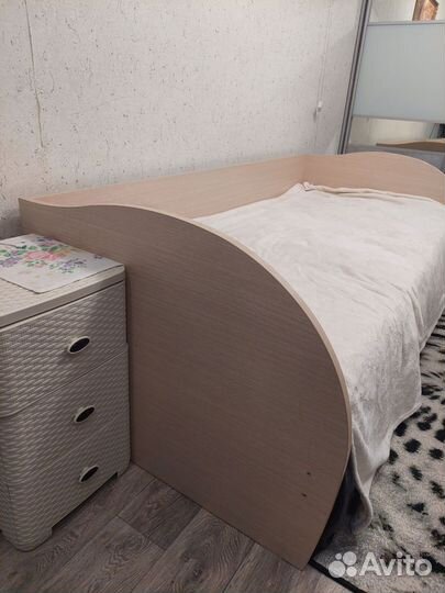 Кровать односпальная с ящиками и матрасом