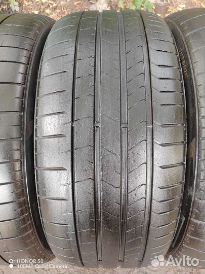 Pirelli P Zero PZ4 275/40 R22 и 315/35 R22 111Y
