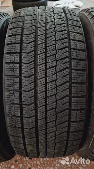 Bridgestone Blizzak VRX2 245/45 R18