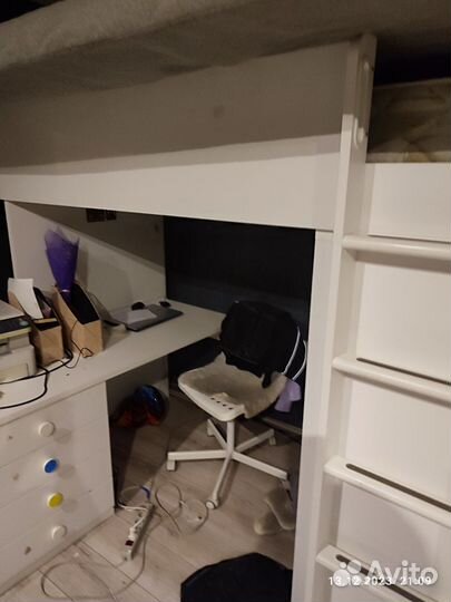 IKEA кровать чердак со столом и шкафом
