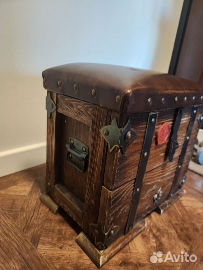 Сундук деревянный