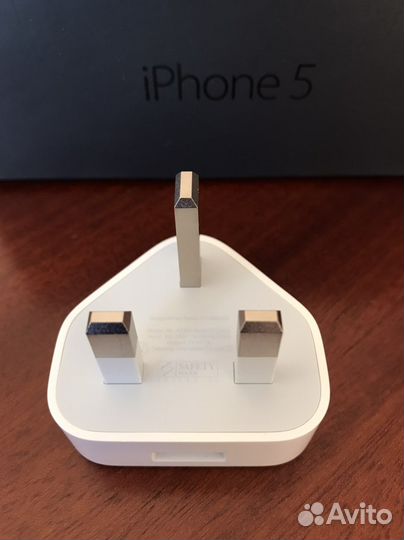 Адаптер USB Designed by Apple in California