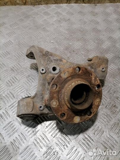 Кулак задний правый Audi A6 c6 C6