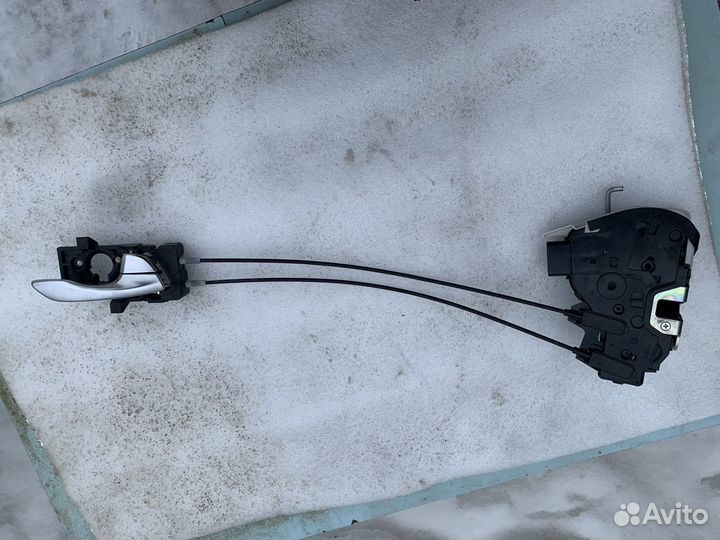 Замок задней правой двери Kia Rio 4