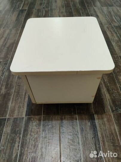 Тумба прикроватная с колесиками