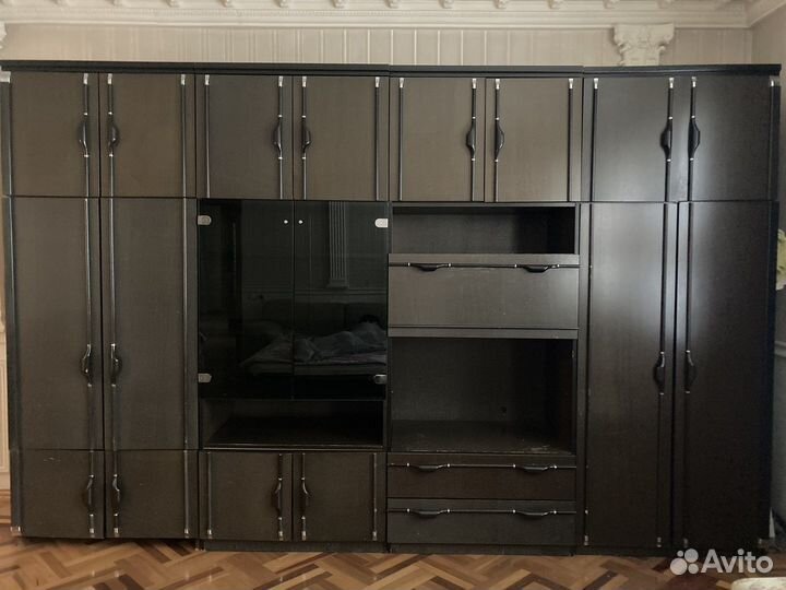 Продается стенка в гостиную