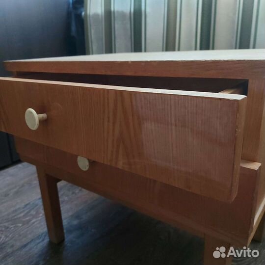 Тумбочка прикроватная