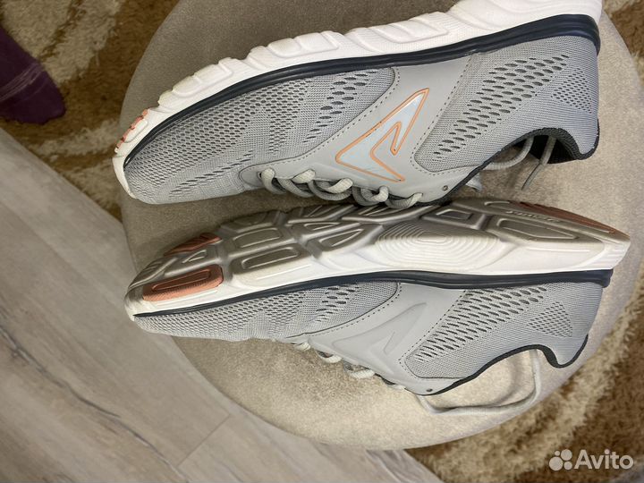 Кроссовки женские demix 40