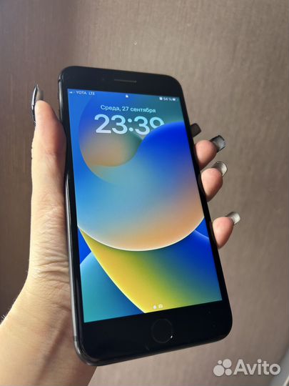 Телефон iPhone 8 plus 64 gb