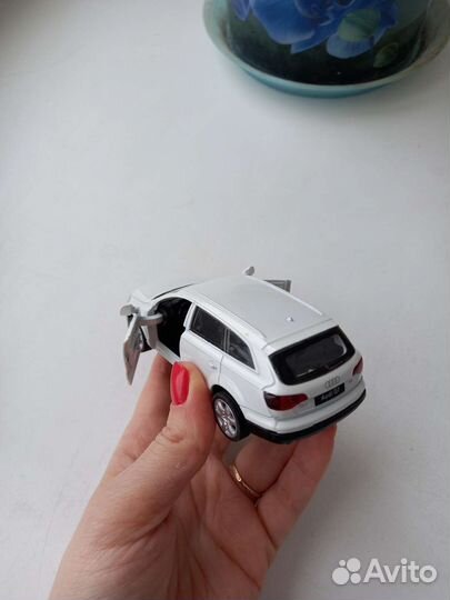 Машина металлическая Audi Q7