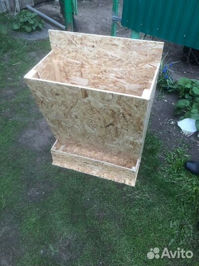 Бункерная кормушка для кур и месячных цыплят