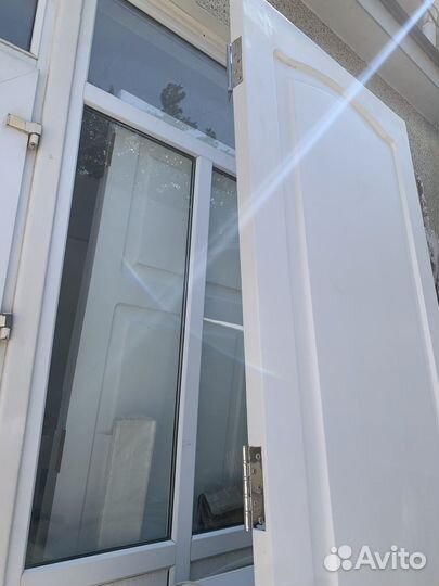 Двери деревянные в белой эмали с коробами